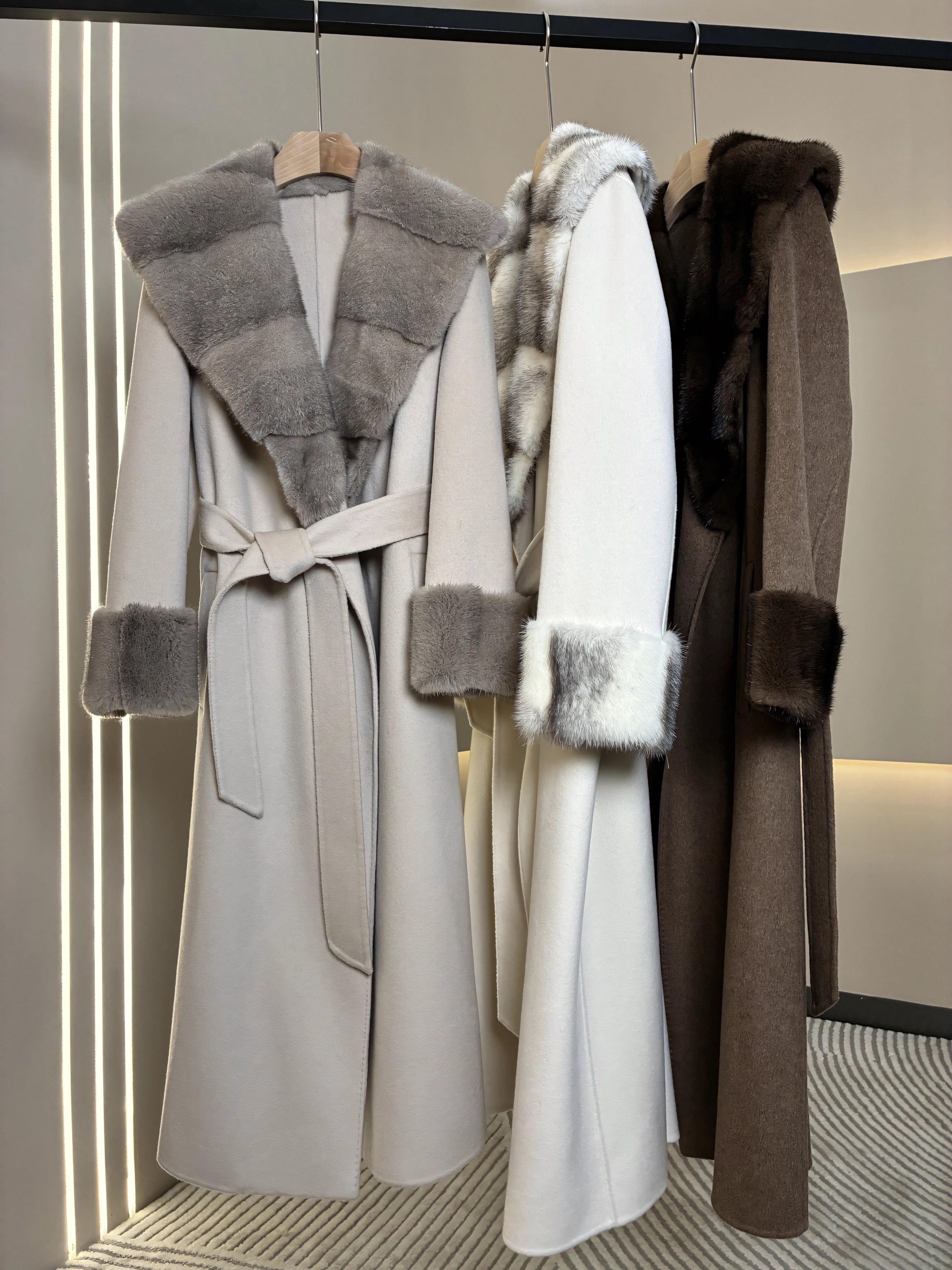 Long cashmere coat with mink fur