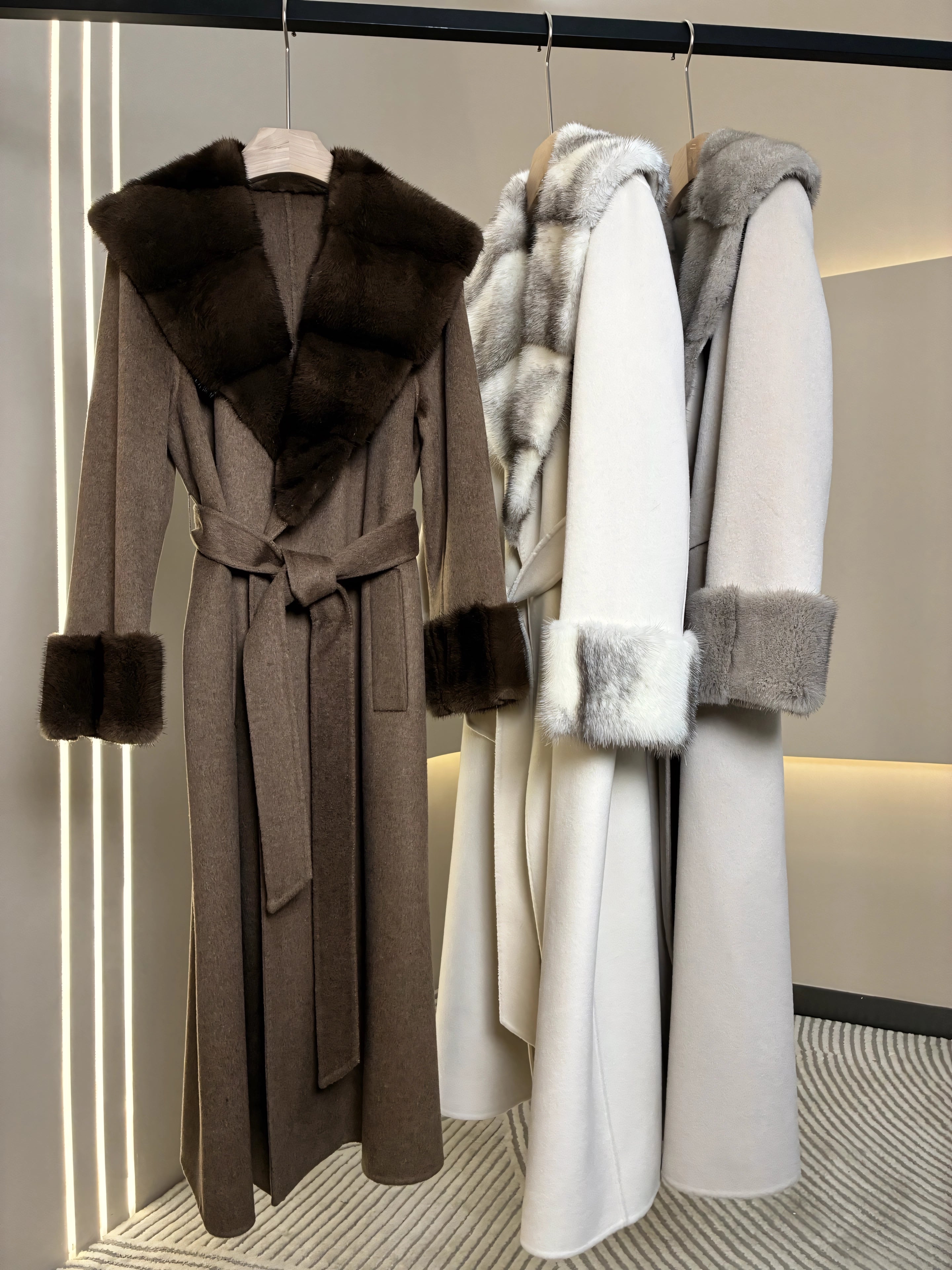 Long cashmere coat with mink fur
