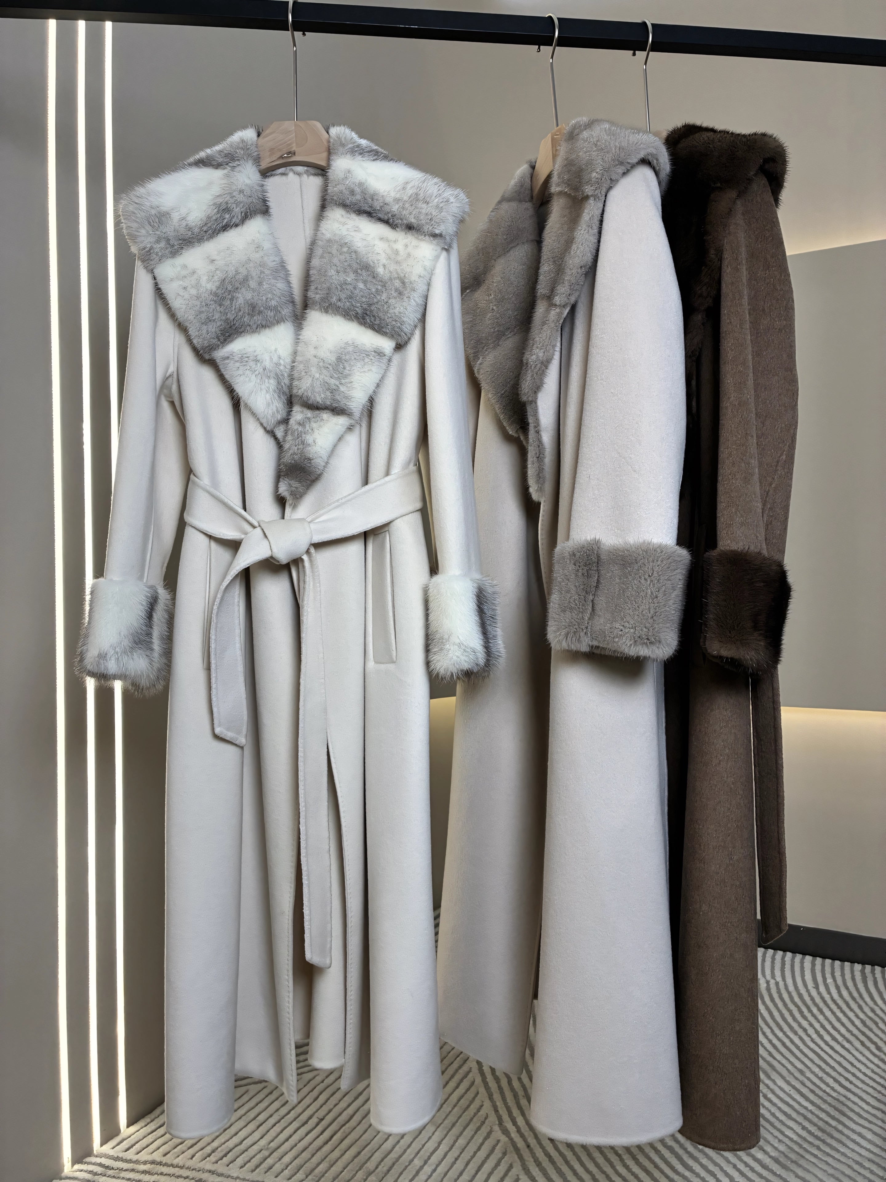 Long cashmere coat with mink fur