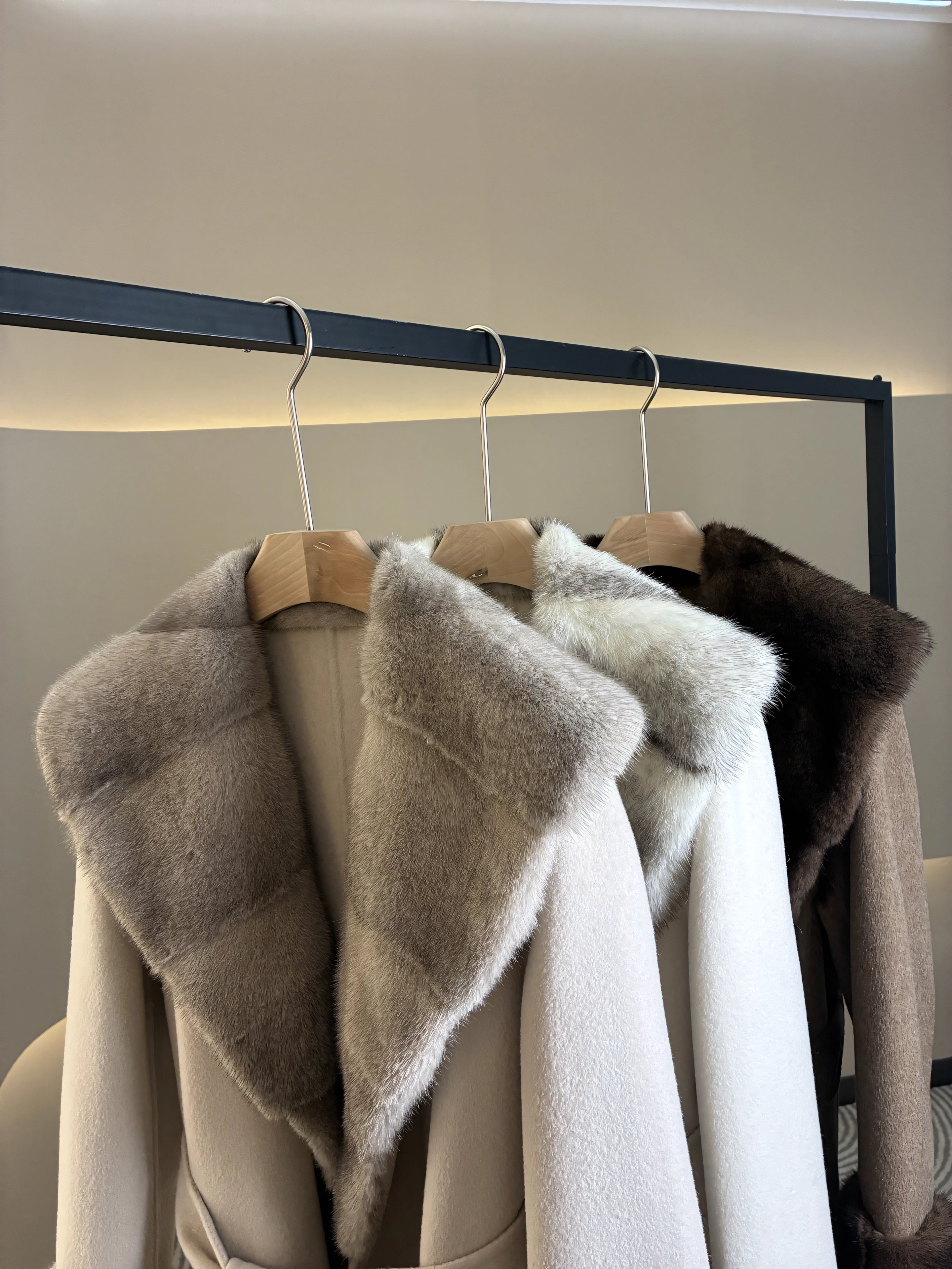 Long cashmere coat with mink fur