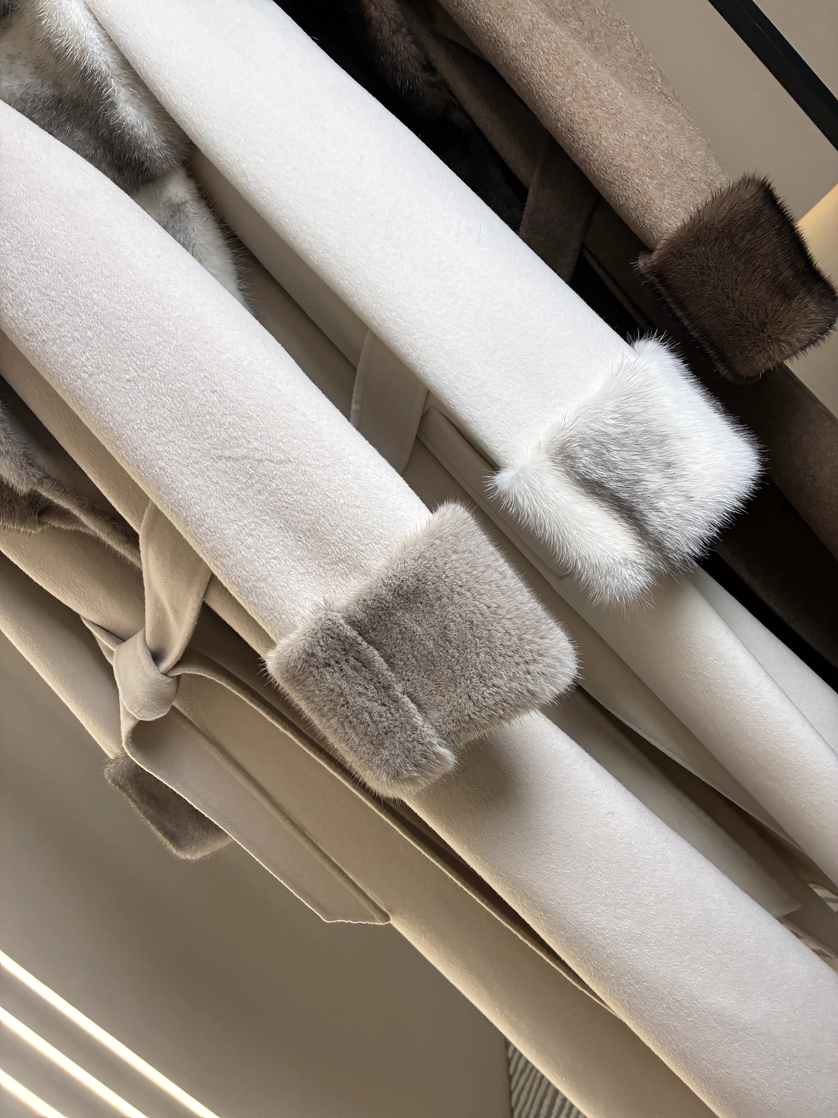 Long cashmere coat with mink fur