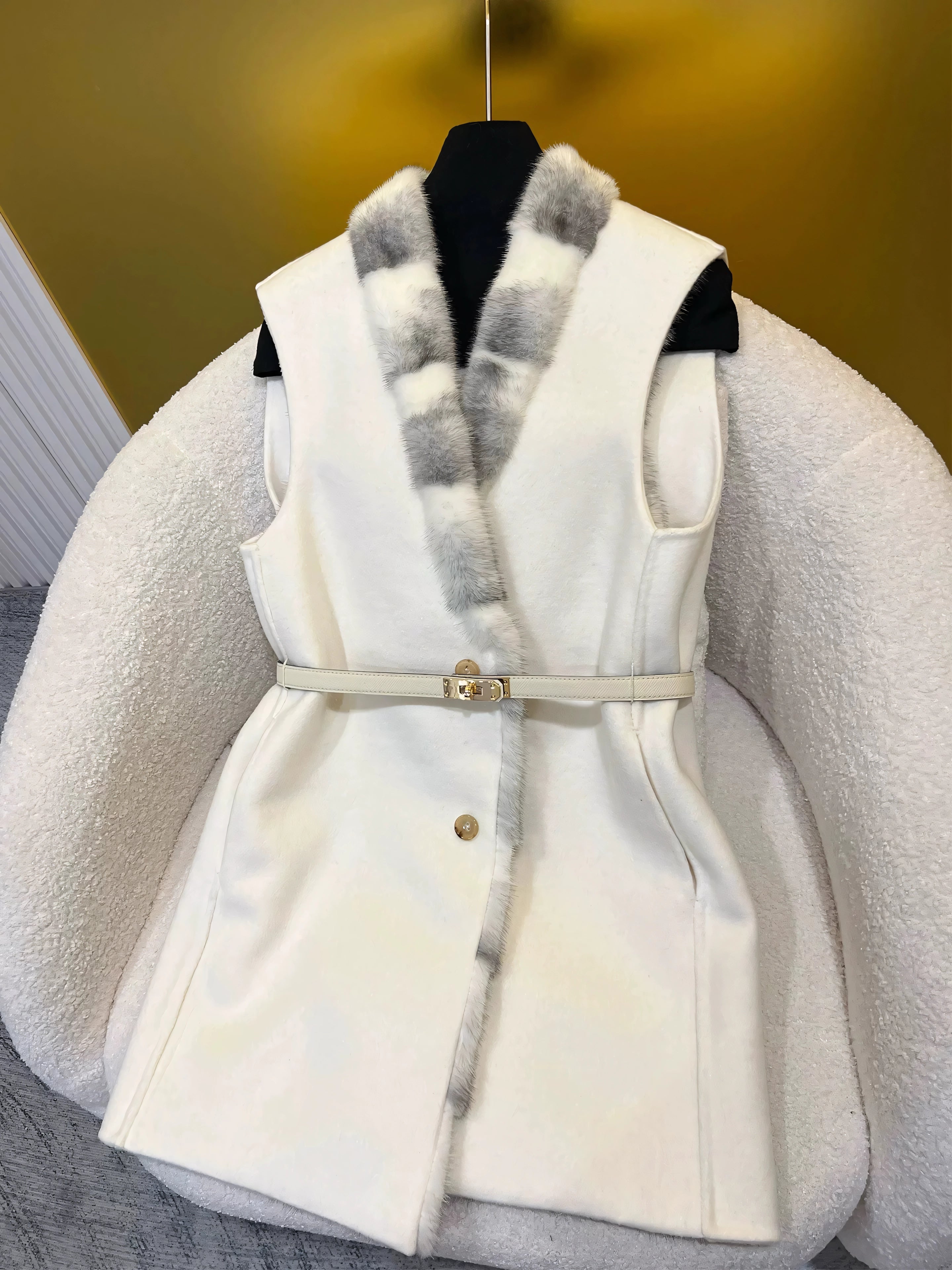 Pure cashmere and mink reversible vest