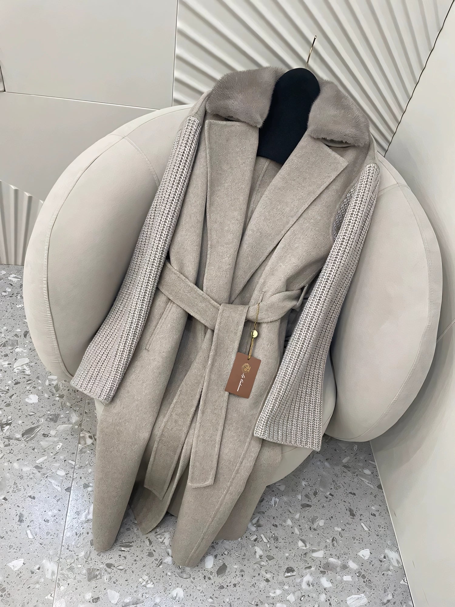 Long cashmere coat with mink fur