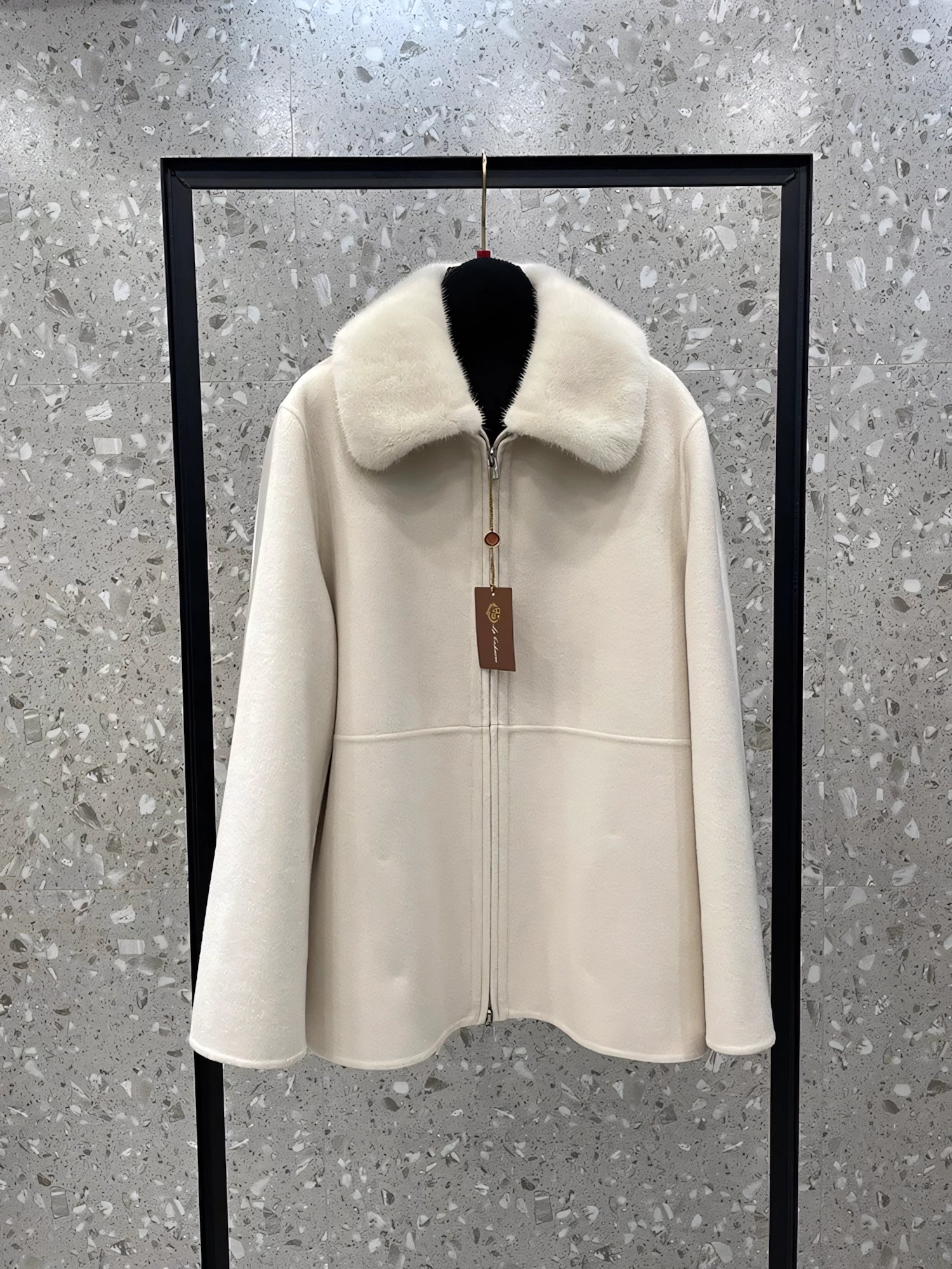Cashmere oversized coat with mink fur collar