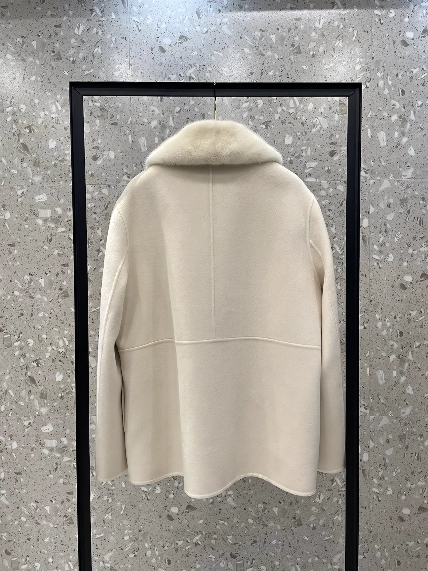 Cashmere oversized coat with mink fur collar