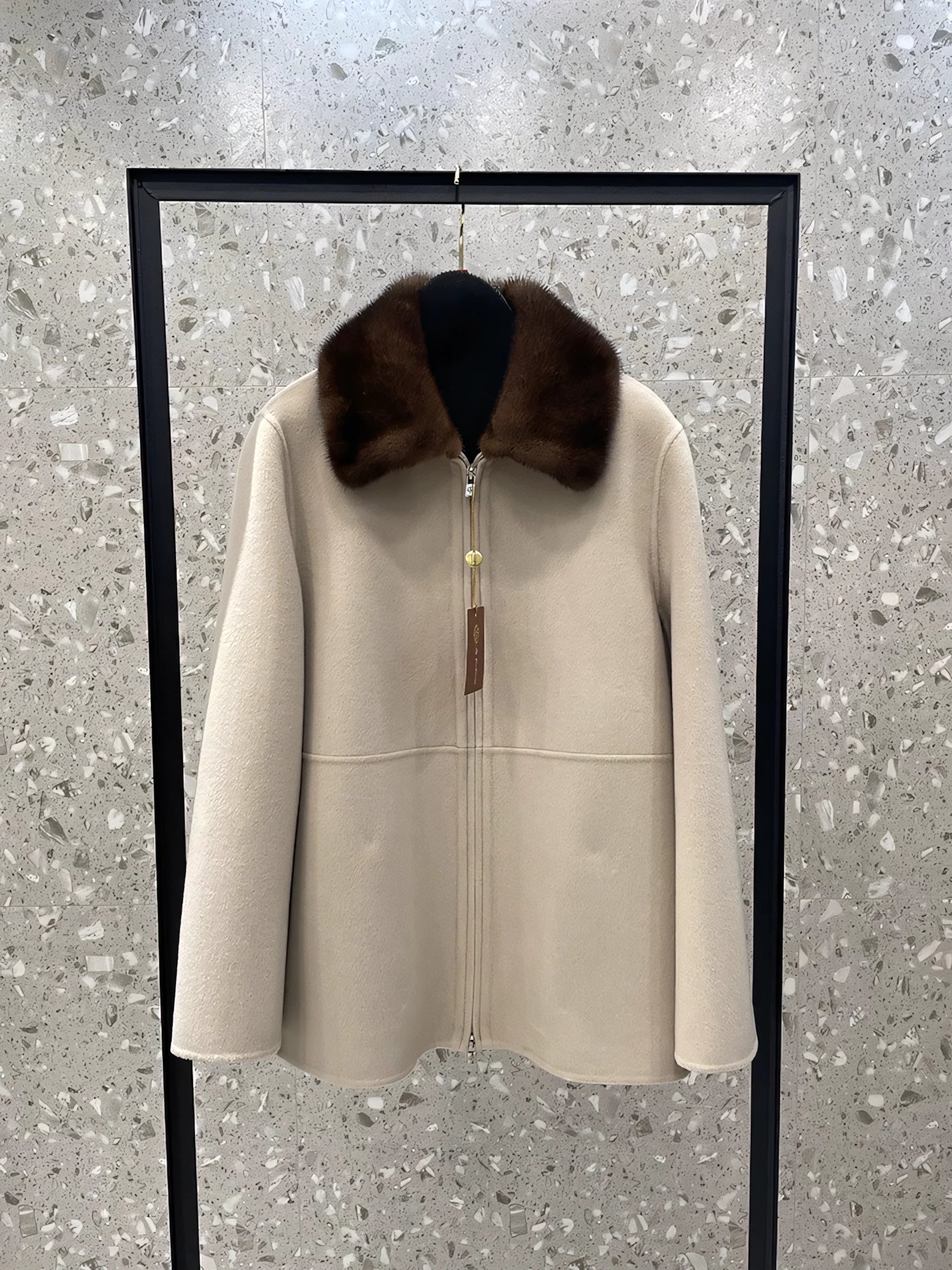 Cashmere oversized coat with mink fur collar