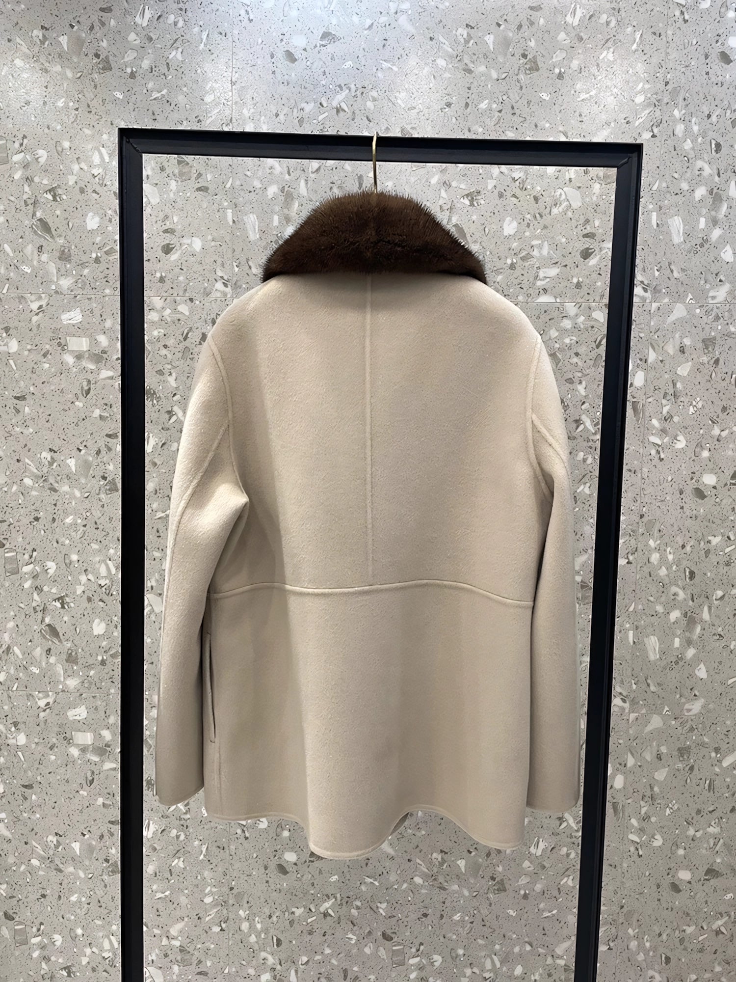 Cashmere oversized coat with mink fur collar