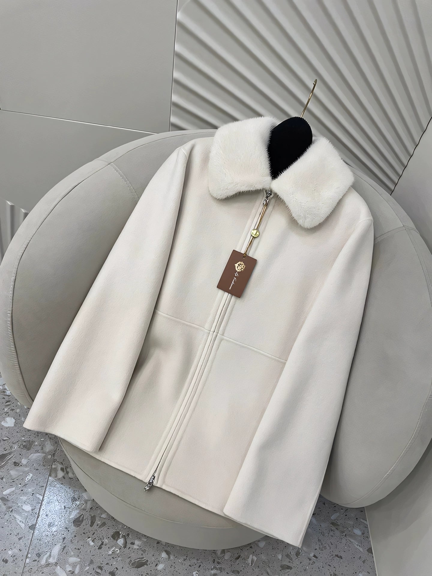 Cashmere oversized coat with mink fur collar