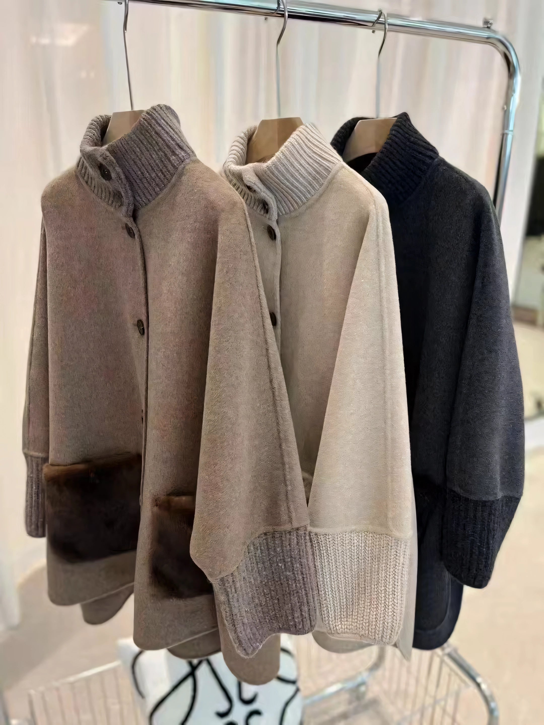 Casual cashmere coat with mink fur pockets