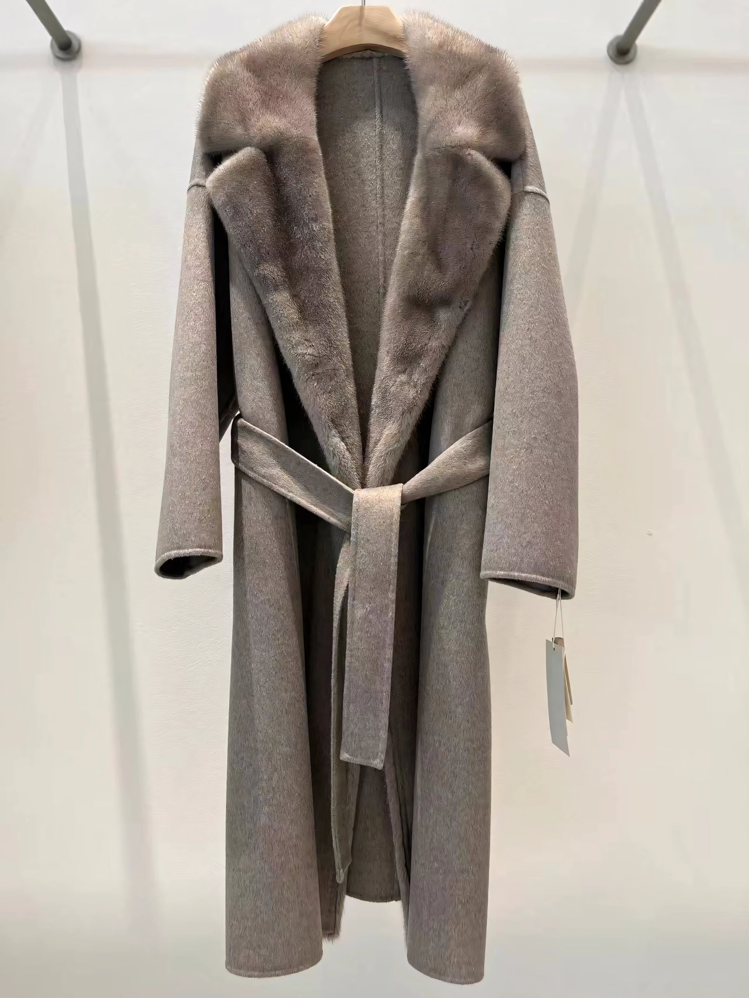 Long wool and silk coat with mink fur